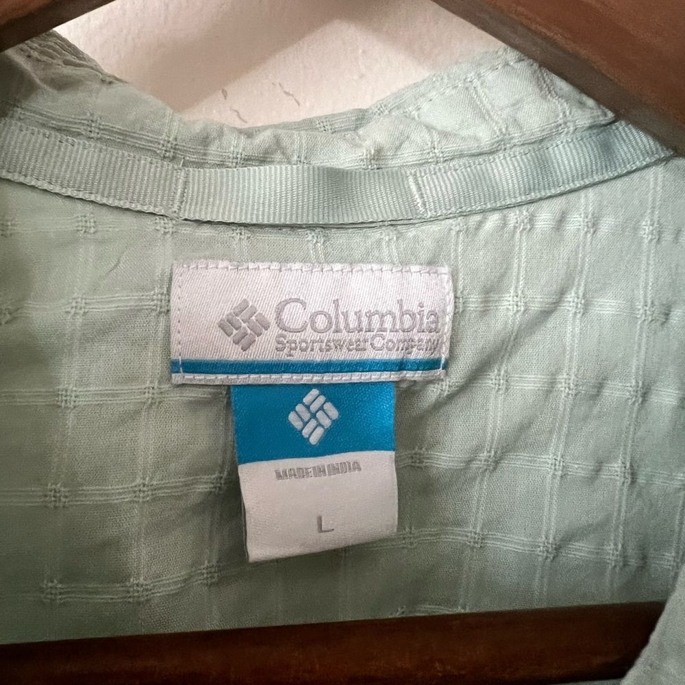 Columbia Mint Green Sleeveless Button-Down Shirt - Picture 2 of 6